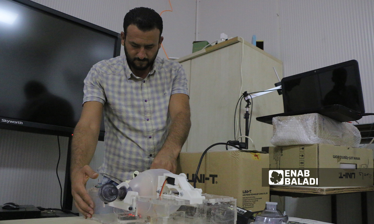 A recent graduate from the University of Sham is developing a breathing machine in Aleppo countryside- 5 October 2021(Enab Baladi-Walid Othman)
