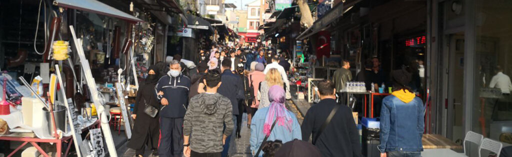 Galata market, one of the places where Syrians gather in Istanbul - 6 November 2021 (Enab Baladi-Omran Okasha)