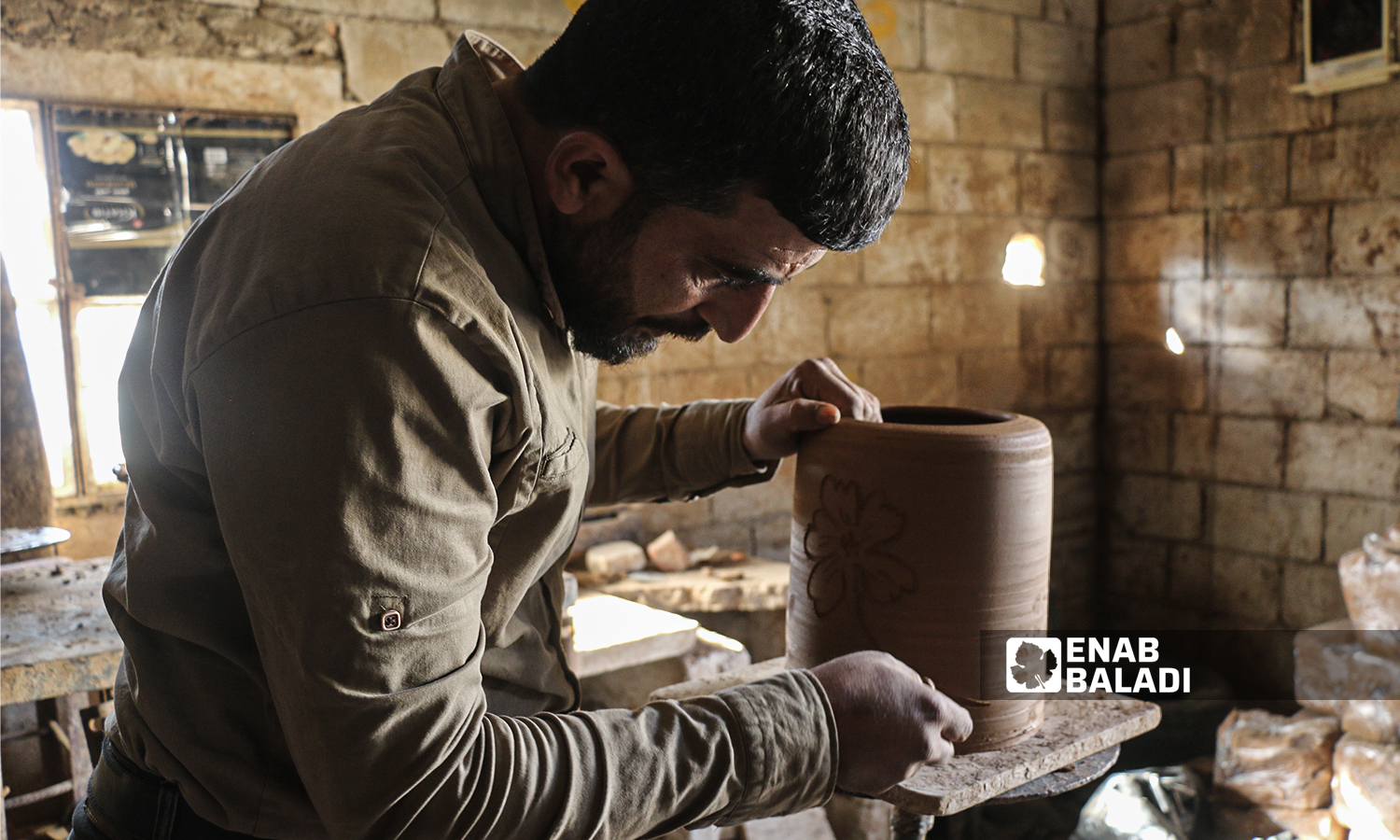 A Syrian potter molding clay pots in Armanaz town, Idlib - 1 February 2022 (Enab Baladi / Iyad Abdul Jawad)