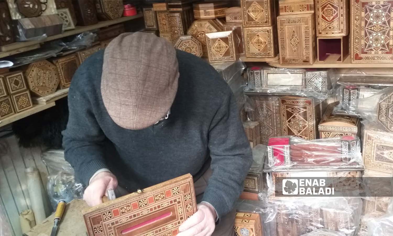 A mosaic craftsman working in the Midhat Pasha Souq in the Old City of Damascus (Enab Baladi - Hassan Hassan)