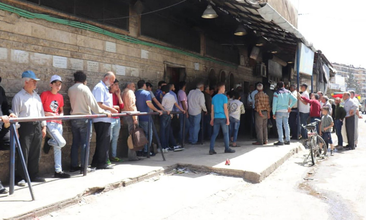 Residents queue in front of the state-run al-Razi bakery in Aleppo city (North Press Agency)