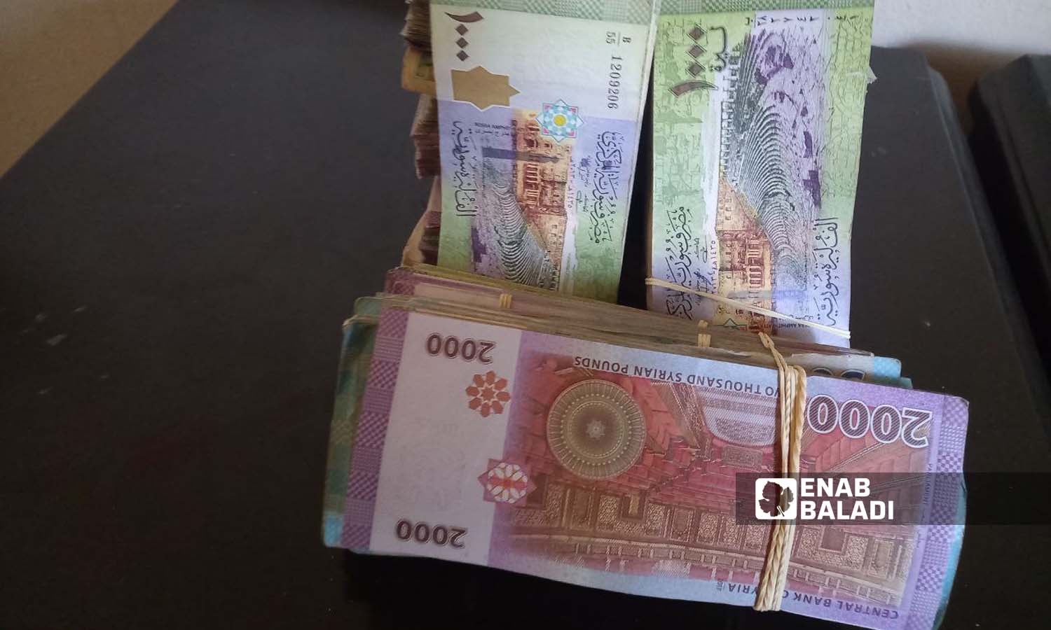 A stack of Syrian currency (Enab Baladi/Halim Muhammad)
