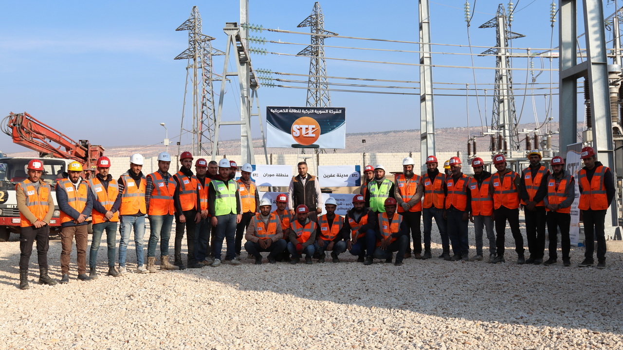 Workers at the Syrian-Turkish Electricity Company (STE)