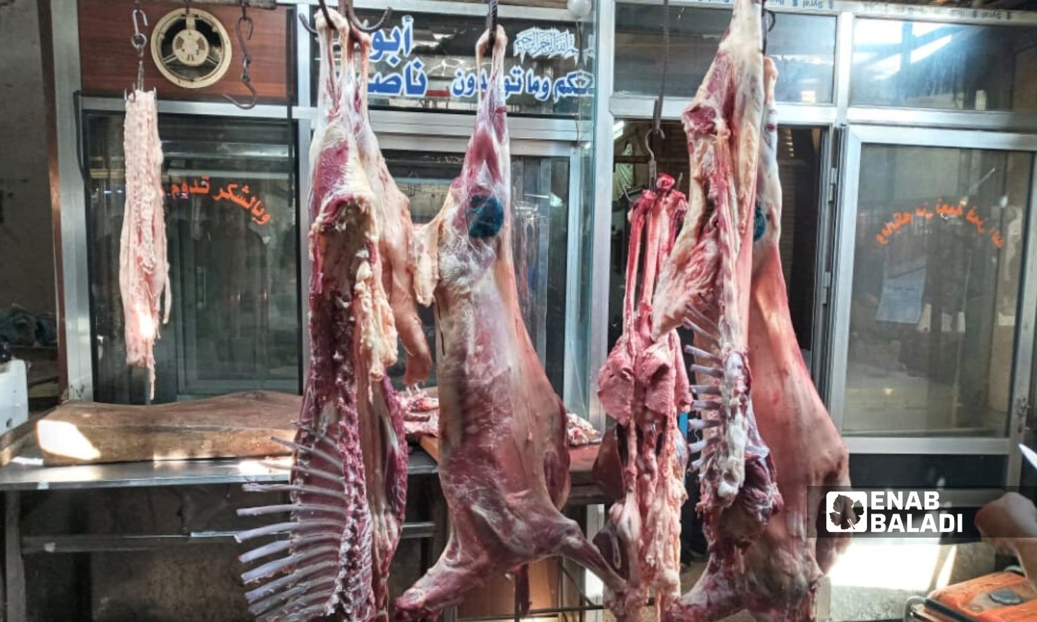 A meat shop in Ugarit street market located between al-Owaineh and Slaybeh neighborhoods in Latakia city - 2 April 2022 (Enab Baladi)
