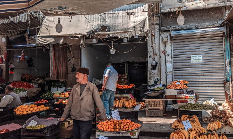 A vegetable store in the traditional Souk Bab Sraijeh in Damascus - October 2020 (Lens Young Dimashqi)