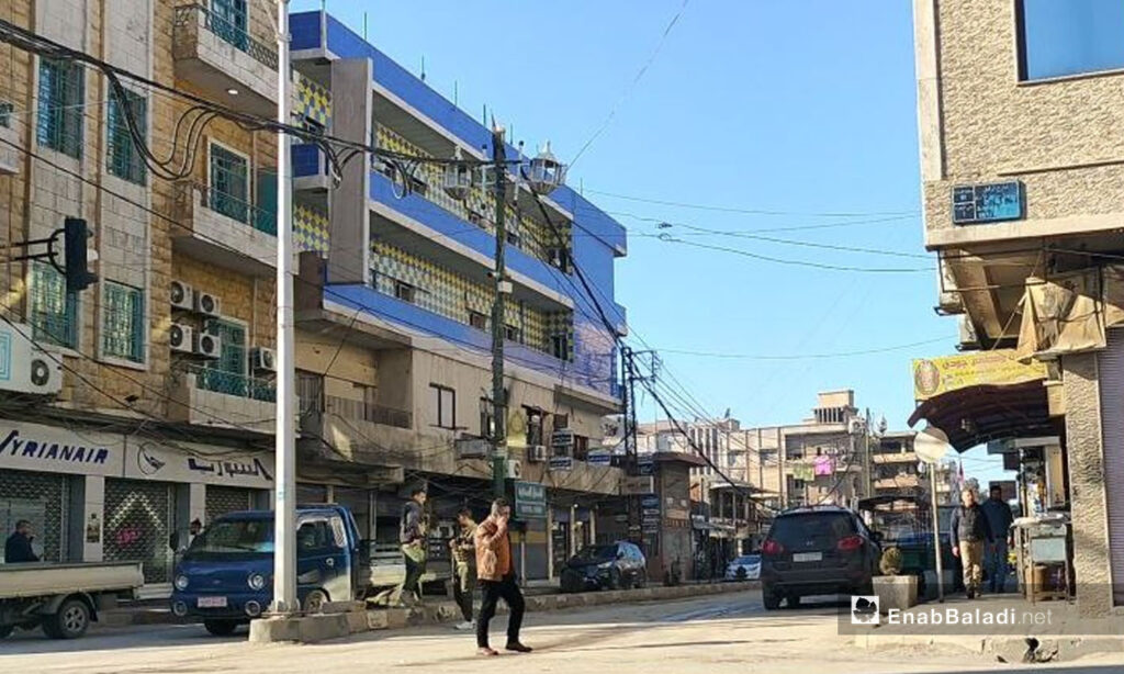 The al-Rais (President) Street in Qamishli city, which connects the regime-controlled Sabaa Bahrat roundabout with the SDF-controlled al-Wahda Street - 2 February 2021 (Enab Baladi/Majd al-Salem)