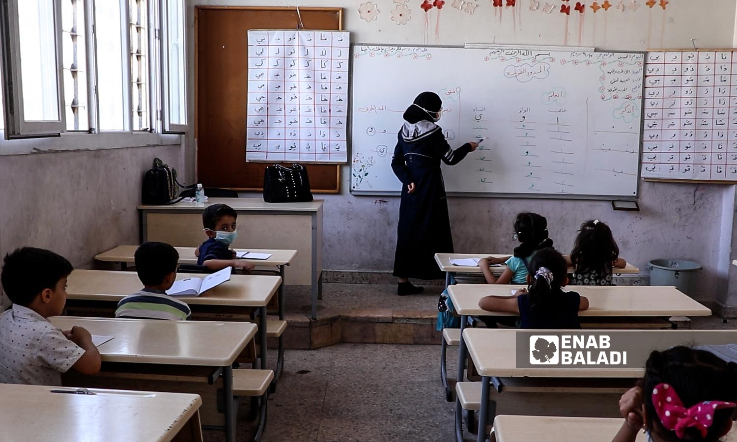 A teacher and students in a class in an elementary school in the city of Idlib - 21 April 2021 (Enab Baladi)