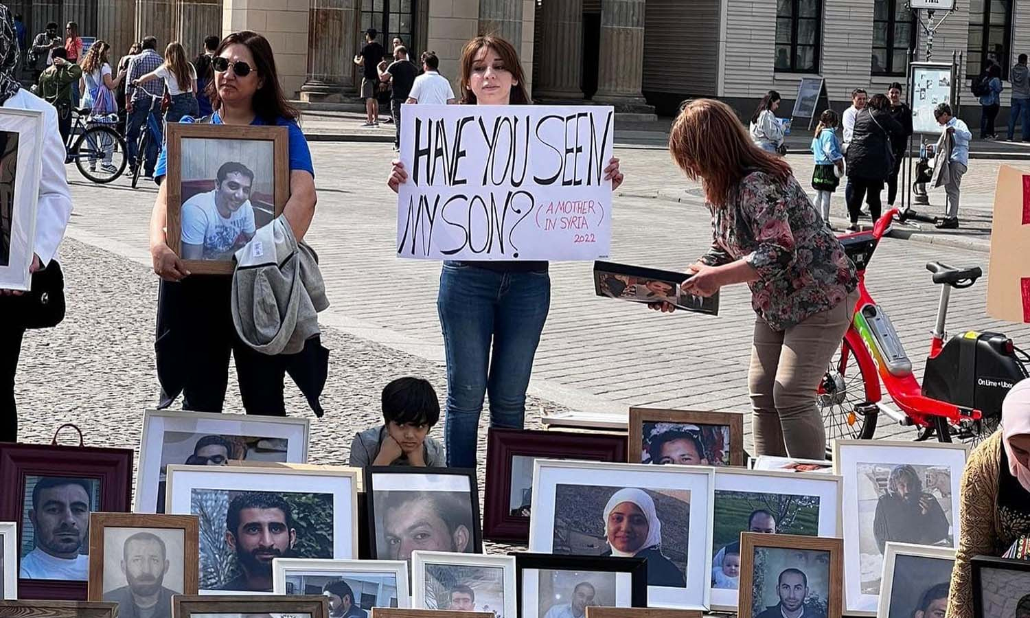 A gathering in Berlin in solidarity with the Syrian detainees’ families, coinciding with Bashar al-Assad’s general amnesty - 8 May 2022 (Families For Freedom)
