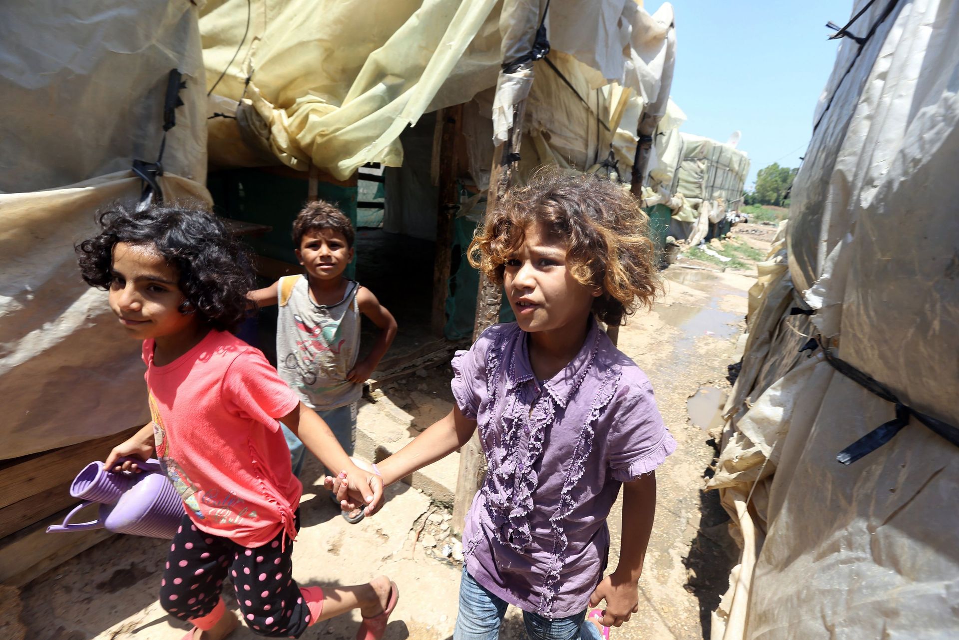 Syrian refugee children in a makeshift camp in the Zahrani district, south of Beirut - 10 July 2015 (AFP)