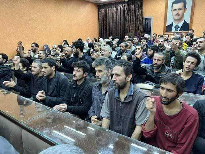 A number of those released under the Presidential General Amnesty in Damascus countryside’s provincial building - 5 May 2022 (Al-Baath newspaper - Hama office)