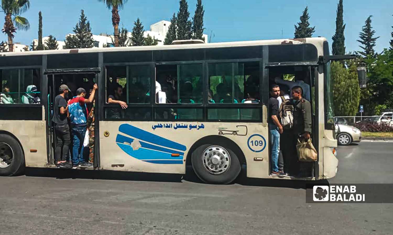 Damascus suffers from a shortage of and overcrowded public transportation buses - 6 June 2022 (Enab Baladi)
