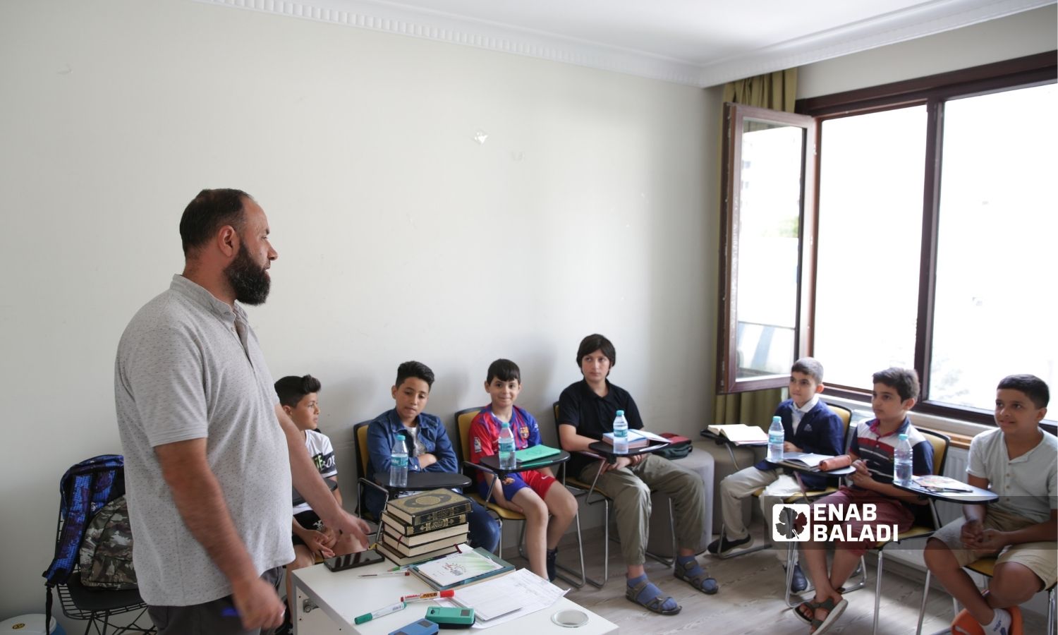 Children during an Arabic language class at the al-Bukhari Home for orphans and their mothers in Istanbul - 19 July 2022 (Enab Baladi)