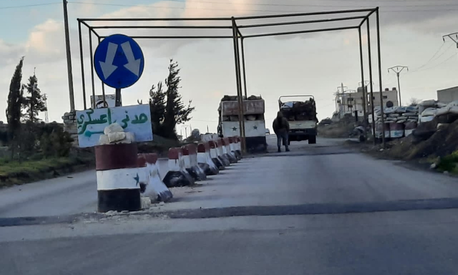 A security checkpoint for regime forces at the entrance to the town of Shahba, northwest of As-Suwayda - 16 March 2022 (Suwayda24 / Facebook)