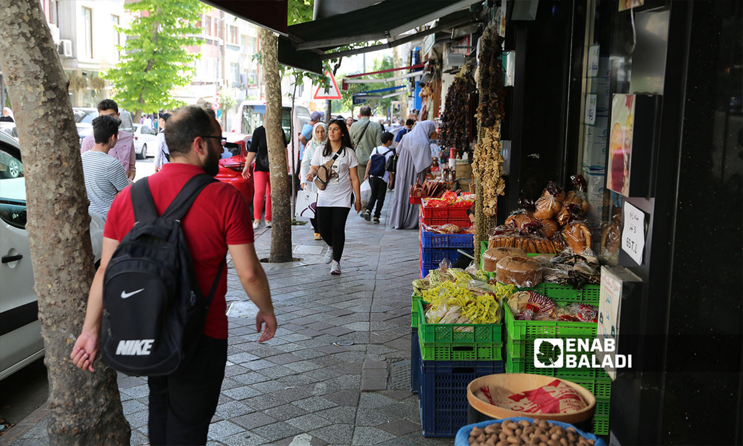 Pedestrians in a street market in the Turkish city of Istanbul - 21 May 2022 (Enab Baladi)