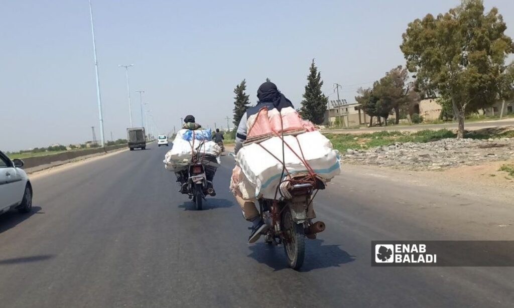 Smugglers in Homs governorate prefer motorbikes to deliver goods to neighboring cities - August 2022 (Enab Baladi / Orwah al-Mundhir)