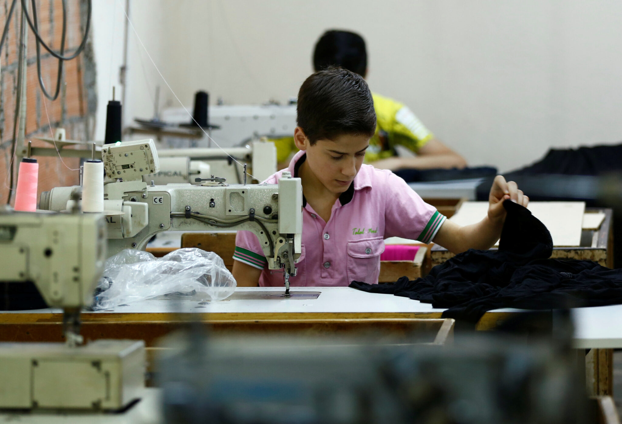 A Syrian worker in a sewing workshop in the Zeytinburnu neighborhood in Istanbul - 15 May 2019 (Reuters)