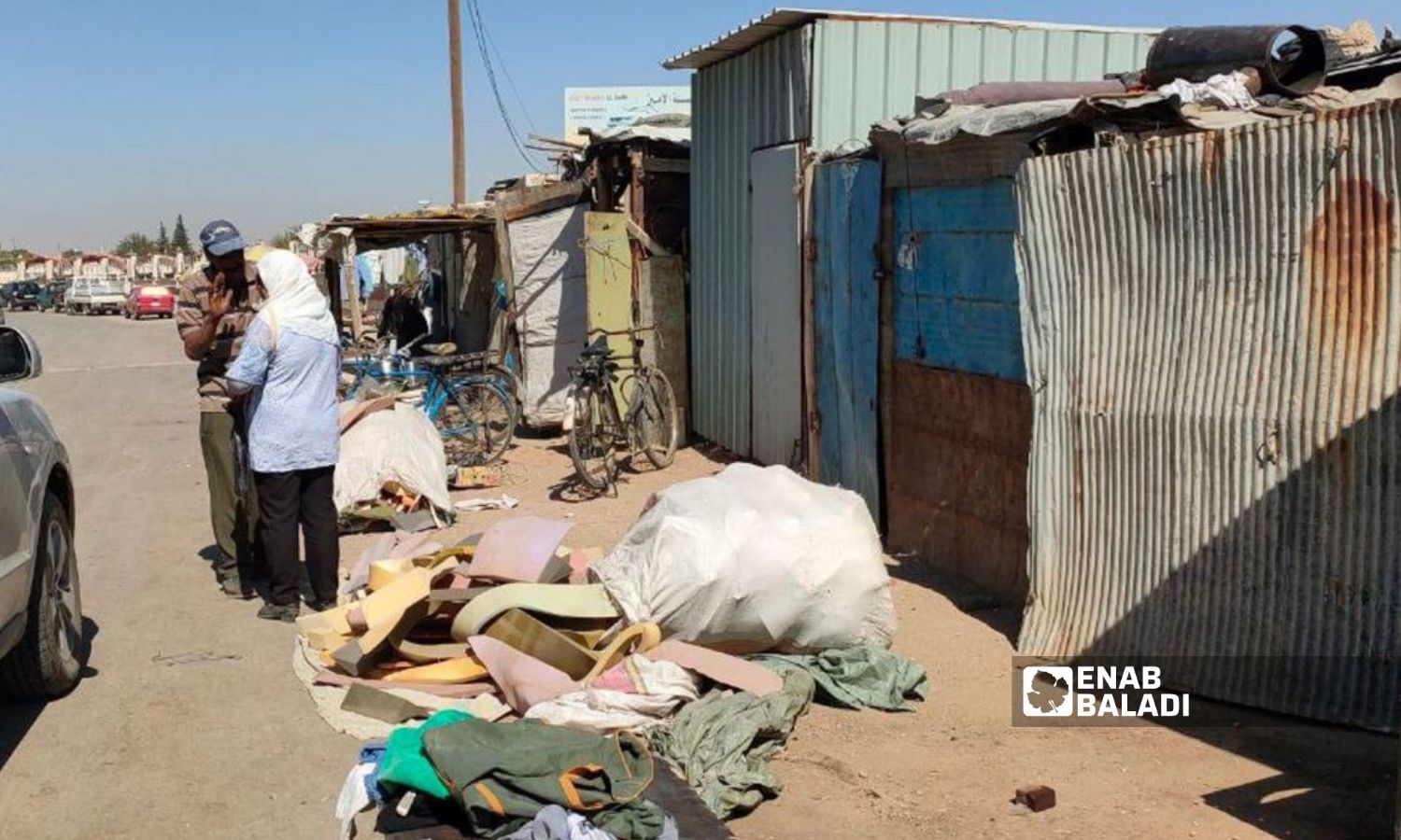 Stands selling used items in Souq al-Haramiya (stolen goods market) in Qamishli - October 2022 (Enab Baladi / Majd al-Salem)