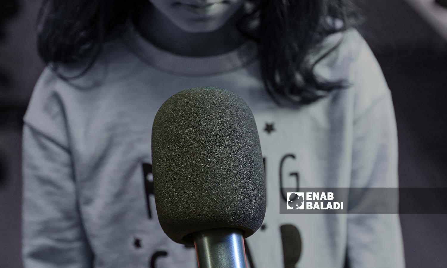 A journalist interviewing a minor girl (Abdulmoeen Homs)