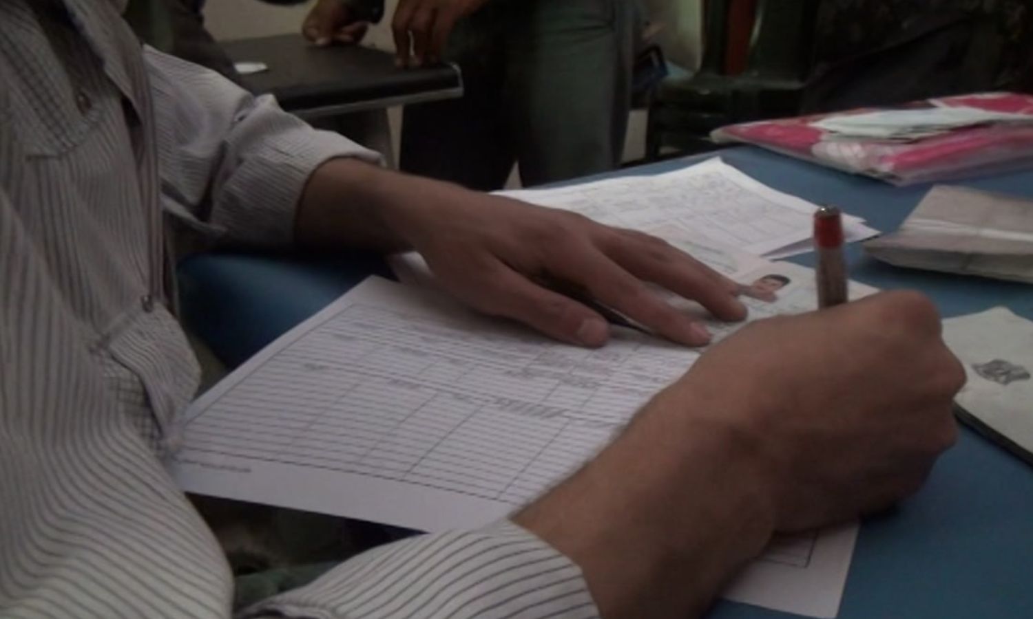 A local council in Eastern Ghouta suburbs near Damascus conducts a domestic census- 10 June 2015 (Enab Baladi)
