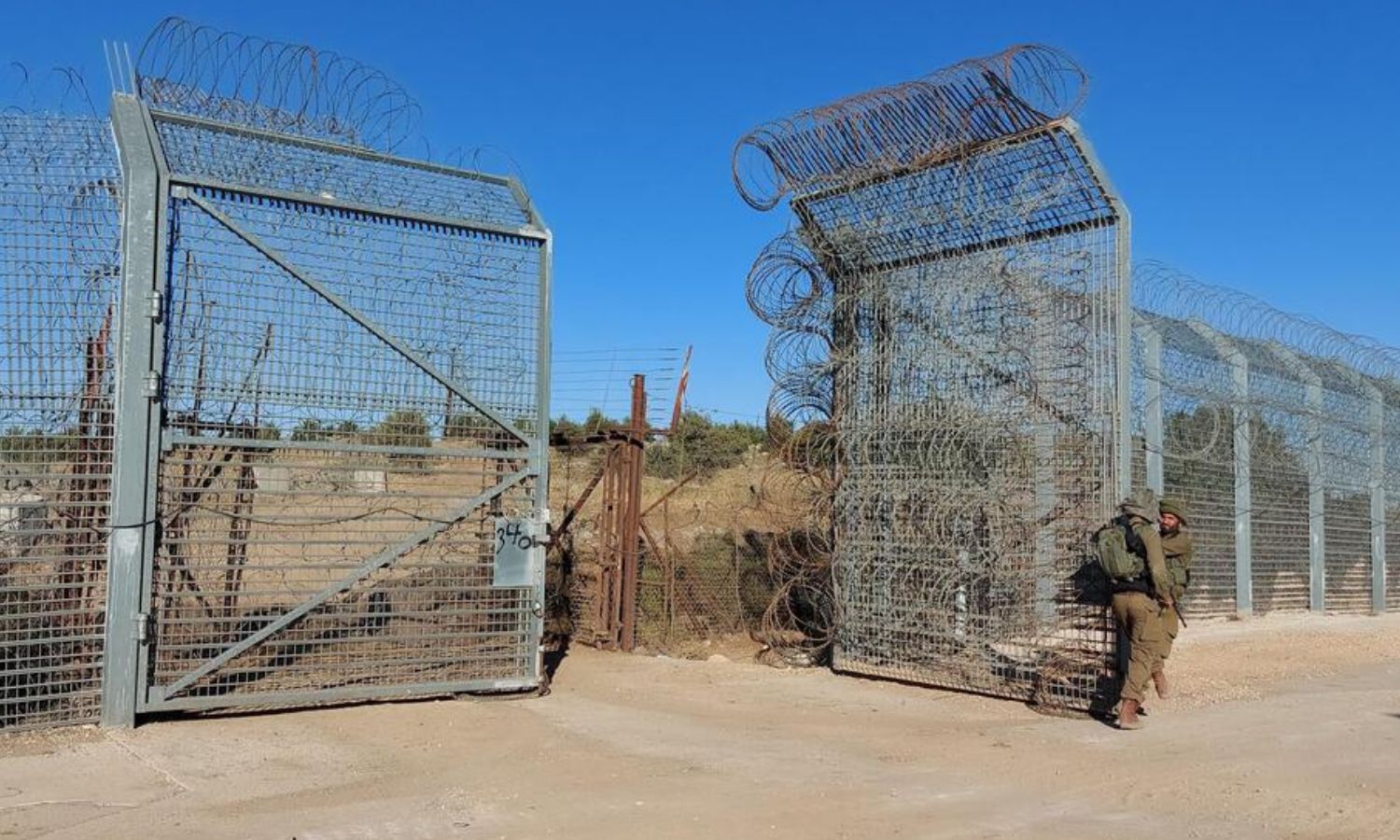 The old and new fences on the border strip between the Israeli-occupied Golan Heights and Quneitra governorate - July 2022 (Yedioth Ahronoth)
