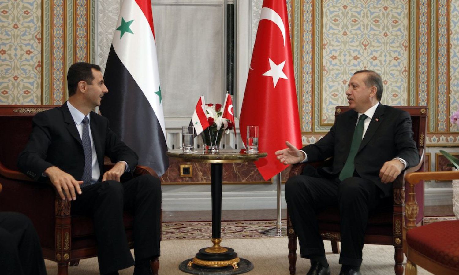Turkish President Recep Tayyip Erdogan and the head of the Syrian regime, Bashar al-Assad, in Istanbul - 2010 (AFP)