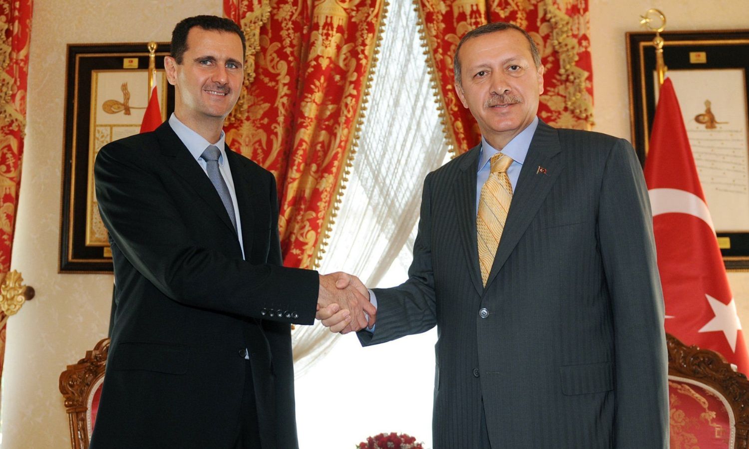 Turkish President Recep Tayyip Erdogan and the head of the Syrian regime, Bashar al-Assad, in Istanbul 2009 (AFP)