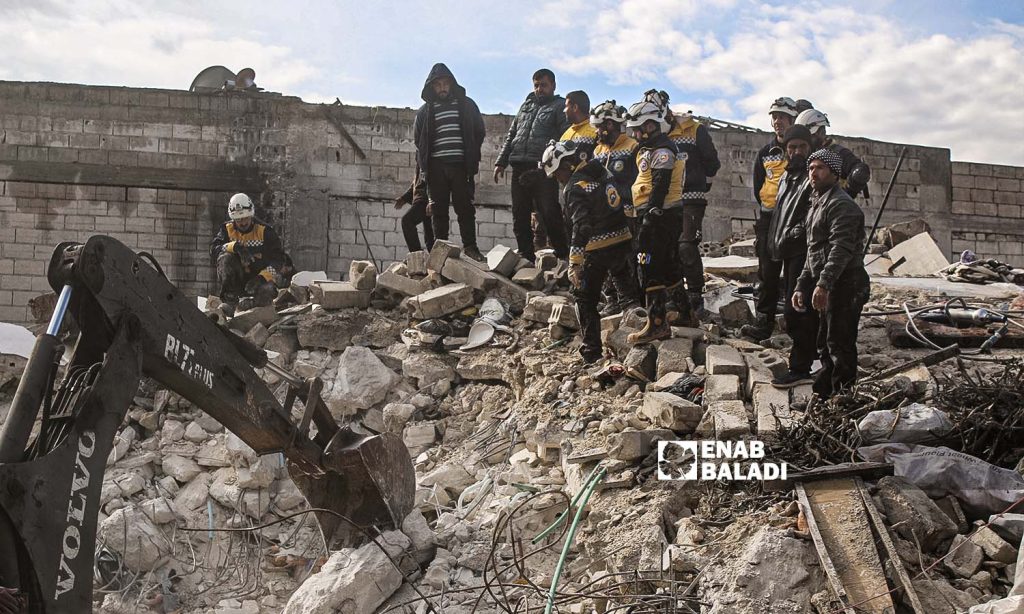 Volunteers from the Syria Civil Defense (SCD) teams try to rescue and recover victims from under the rubble in Armanaz town following the earthquake that hit the northwestern Syrian region - February 7, 2023 (Enab Baladi/Iyad Abdul Jawad)