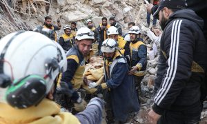 The White Helmets volunteers pull a man out from under the rubble in Jindires town, following an earthquake that struck southern Turkey and northwestern Syria - February 11, 2023 (Civil Defense)