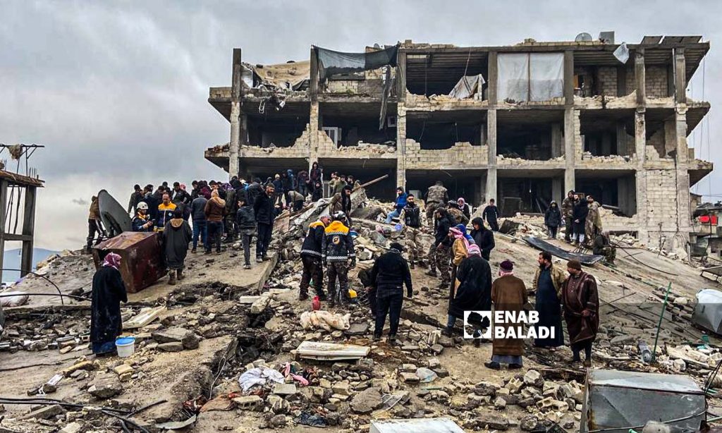Volunteers and locals try to rescue and lift victims from under the rubble in Jindires district, rural Afrin, following the strong earthquake that hit the northwestern Syrian region - 6 February 2023 (Enab Baladi/Amir Kharboutli)