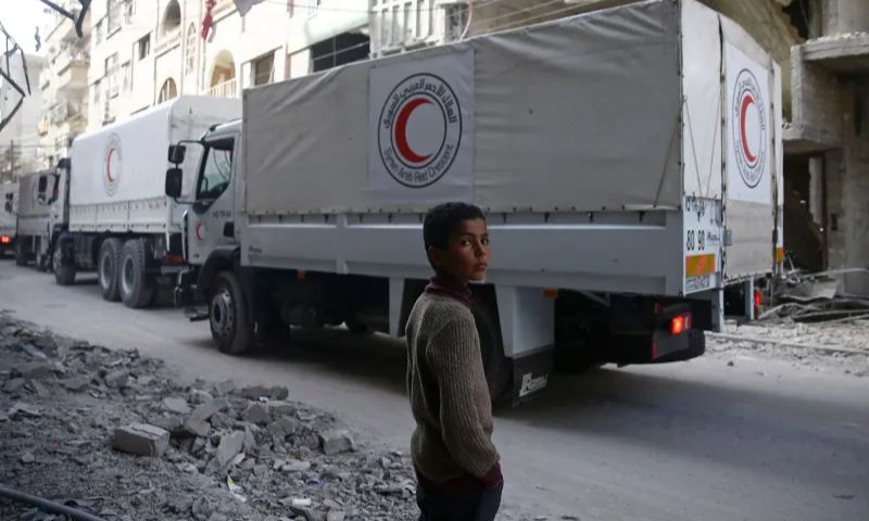 A SARC aid convoy in Douma city, about 10 km northeast of Damascus - March 2018 (Reuters)