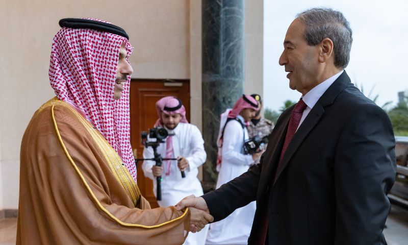 Syrian Foreign Minister Faisal Mekdad in Jeddah for the first time since 2011 with Saudi Foreign Minister Faisal bin Farhan - April 12, 2023 (Twitter/Saudi Foreign Ministry)