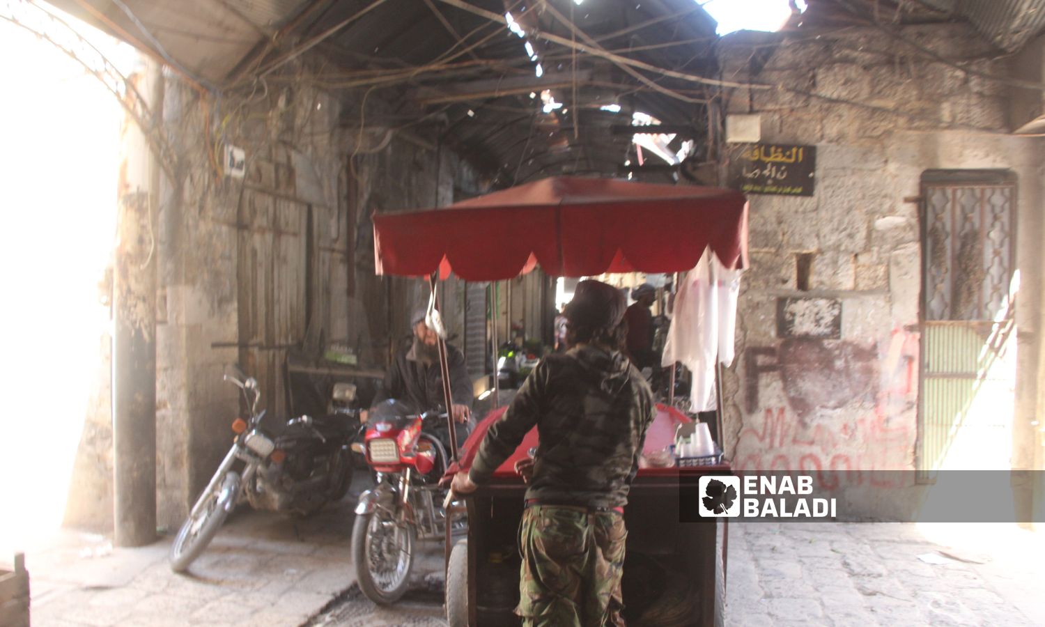 A vendor in the “Old Covered market” in Kafr Takharim, northwest of Idlib – May 3, 2023 (Enab Baladi/Iyad Abdul Jawad)