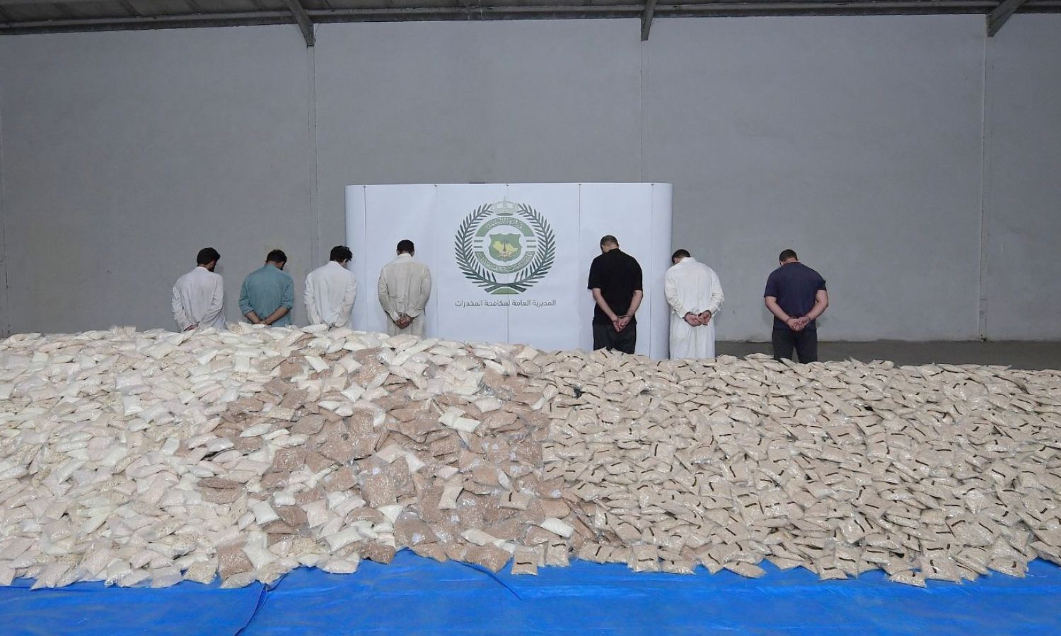 Tons of amphetamine tablets seized by the Saudi authorities were hidden inside a shipment of flour - August 31, 2022 (Twitter/General Directorate for Drug Control)
