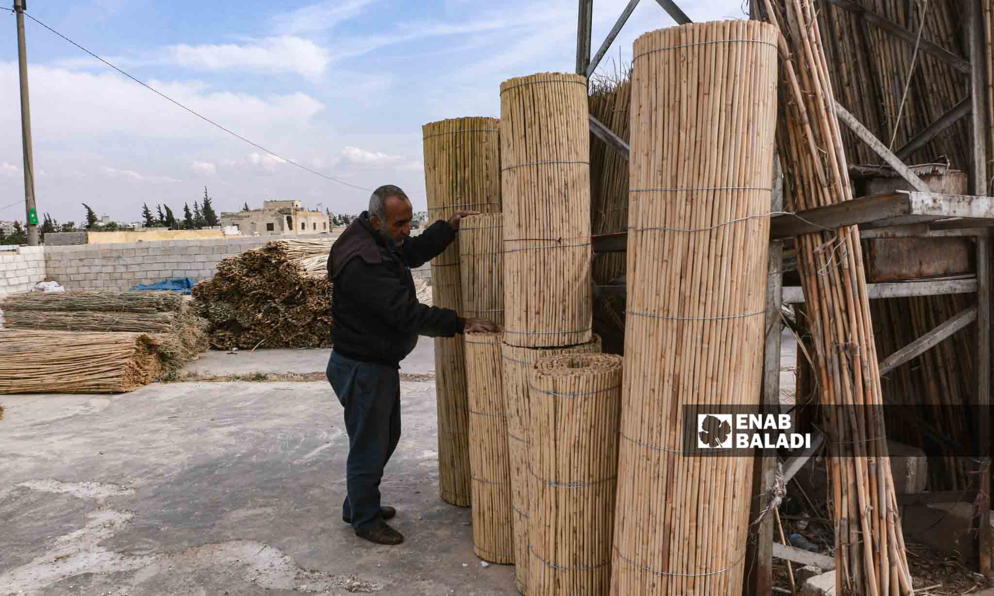 Ismail Abdulrahman, a maker of reed mats in the city of Idlib - May 23, 2023 (Enab Baladi/ Anas al-Khouli)