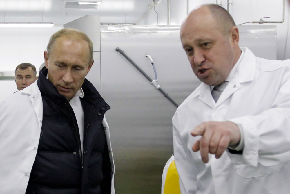 The then Russian businessman, Yevgeny Prigozhin, shows the then Russian Prime Minister, Vladimir Putin, his school food factory outside St. Petersburg city, Russia - September 20, 2010 (Sputnik)