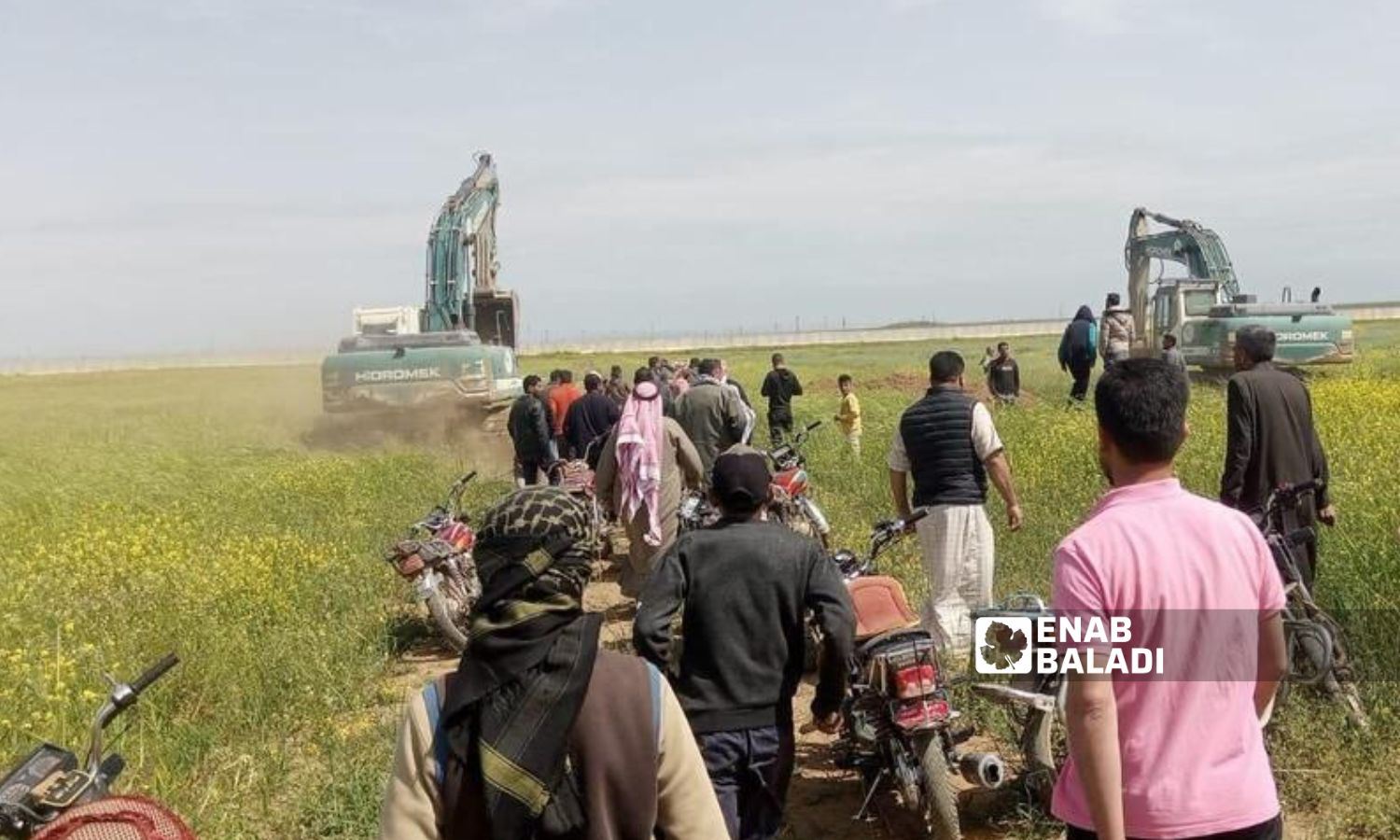 Farmers protest against the digging of a military trench through their land in northeastern Ras al-Ain region - April 18, 2023 (Enab Baladi/Hussein Shaabo)