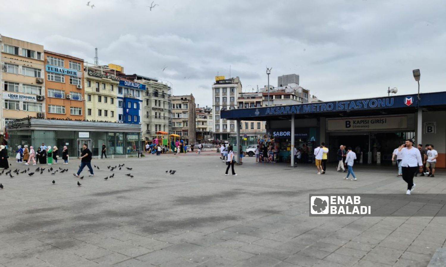 Aksaray Square in the center of Istanbul is considered one of the most vital points in the densely-populated city with refugees, and due to the concentration of the Arab market in the Fatih district, most Syrians are forced to pass through the famous square - June 29, 2023 (Enab Baladi)