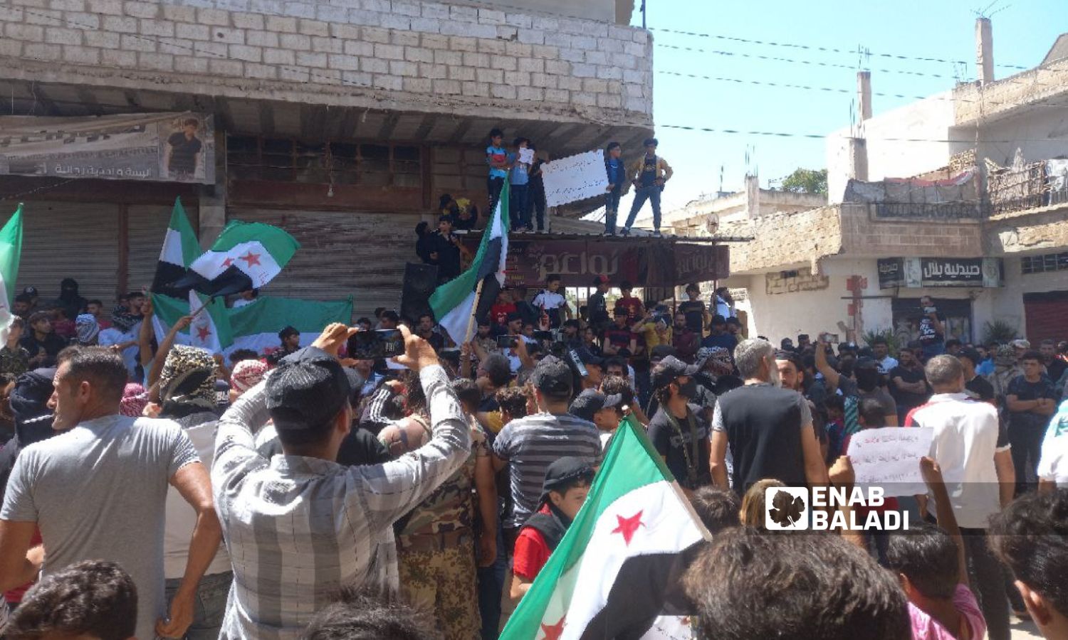In solidarity with As-Suwayda people and other Syrian governorates, protesters in Tafas town in Daraa governorate call for the overthrow of the Syrian regime, reaffirming the principles of the Syrian revolution - August 25, 2023 (Enab Baladi/Halim Muhammad)

