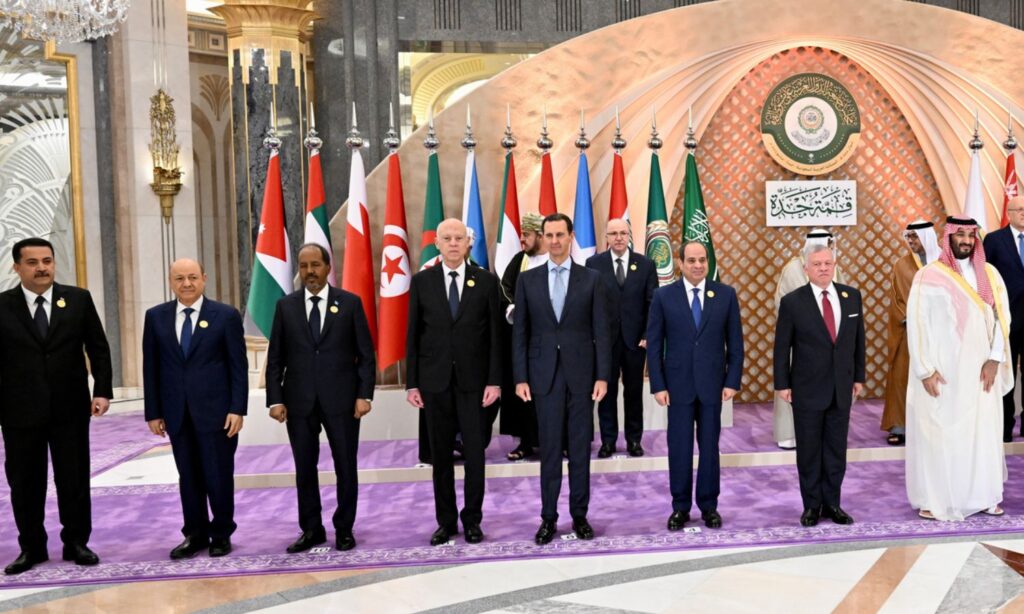 A memorial photo of the Jeddah summit attended by Arab leaders, including the head of the Syrian regime, Bashar al-Assad, and the head of the Yemeni Presidential Leadership Council, Rashad al-Alimi - May 19, 2023 (Saudi Foreign Ministry)