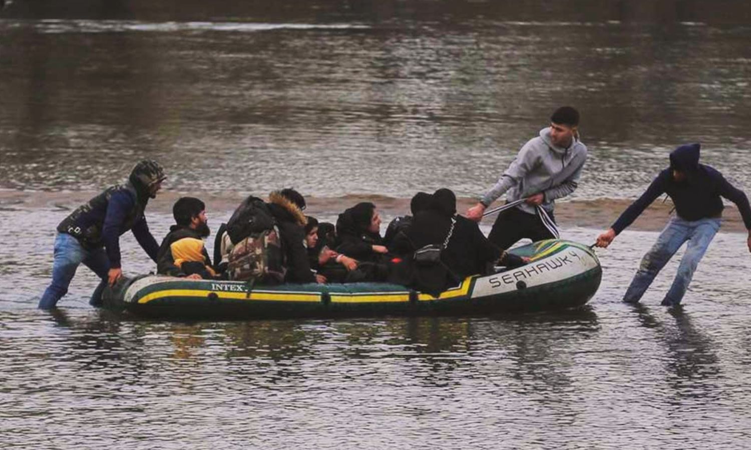 Migrants trying to cross the Evros River from Turkey to Greece (Picture Alliance)