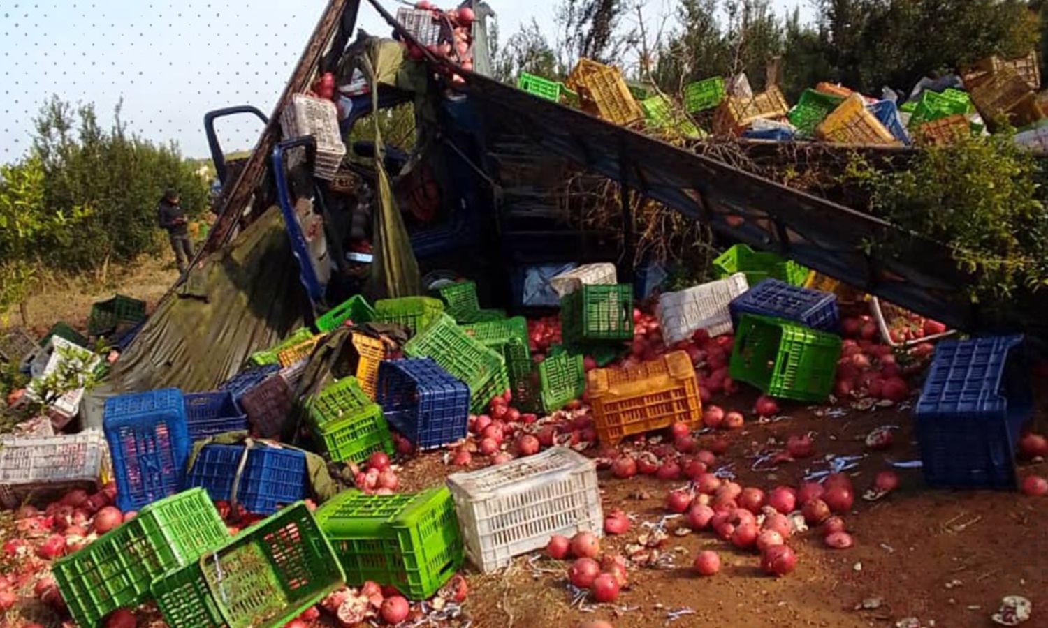 A landmine exploded in an agricultural vehicle during the pomegranate harvest season west of Daraa - November 1, 2023 (Horan Free League)