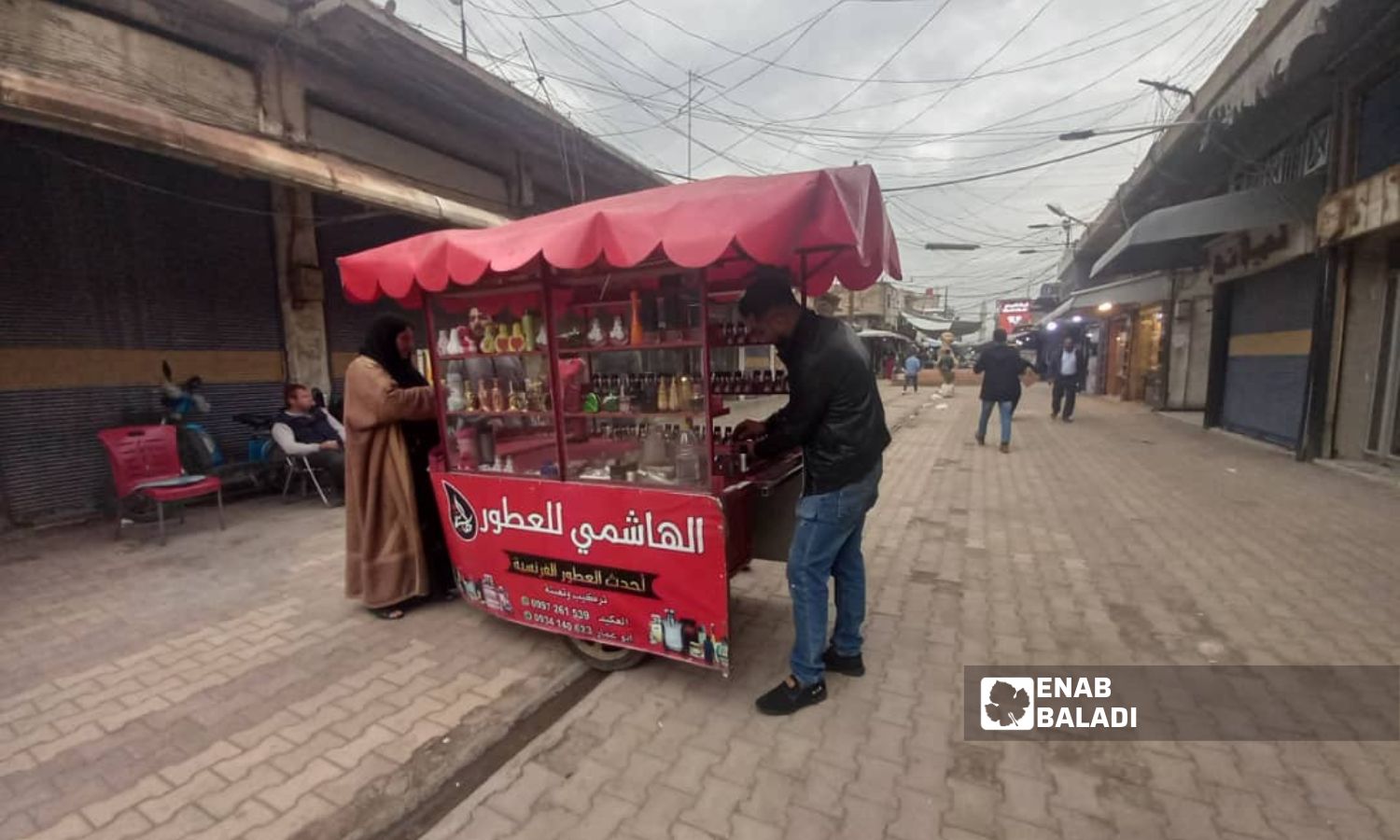 Perfume cart in the city of Qamishli - November 15, 2023 (Enab Baladi/Rita al-Ahmad)