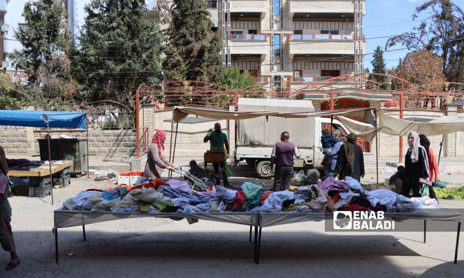 Qamishli city’s popular market for used clothes, October 5, 2023 (Enab Baladi/Rita Ahmed)