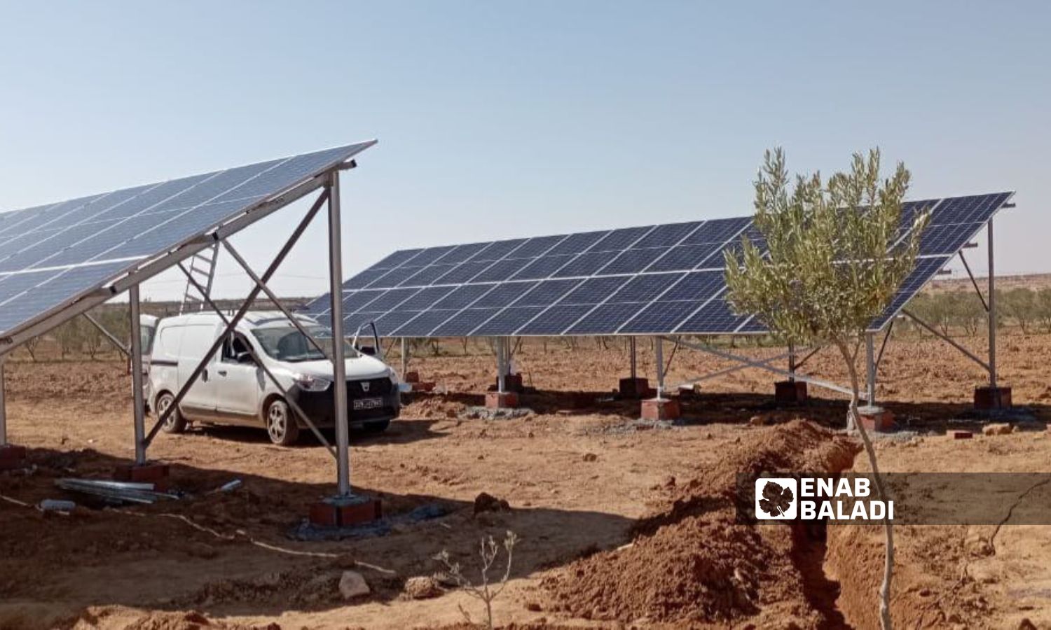 Solar panels on agricultural land in Amuda city, eastern al-Hasakah governorate - September 15, 2023 (Enab Baladi/Rita al-Ahmad)