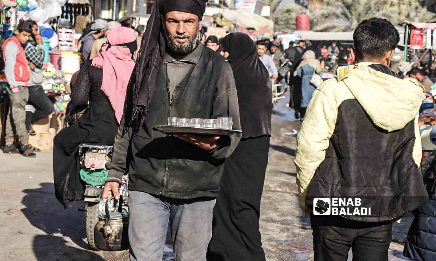 A tee seller in a popular market in Deir Ezzor countryside, east of Syria - December 5, 2023 (Enab Baladi/Obadah al-Sheikh)

