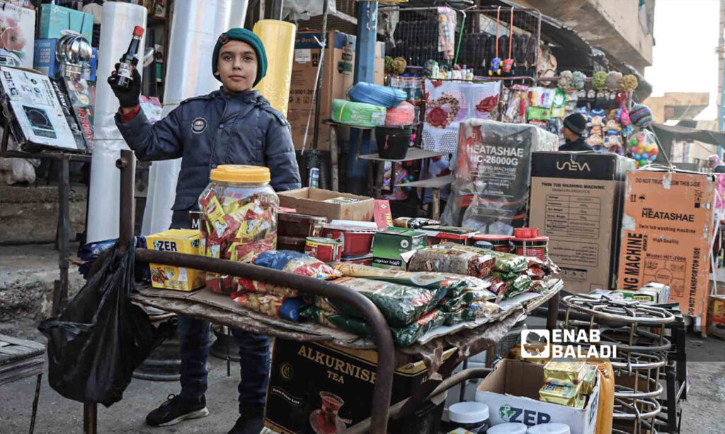 A child selling foodstuffs in a popular market in Deir Ezzor countryside, east of Syria - December 5, 2023 (Enab Baladi/Obadah al-Sheikh)