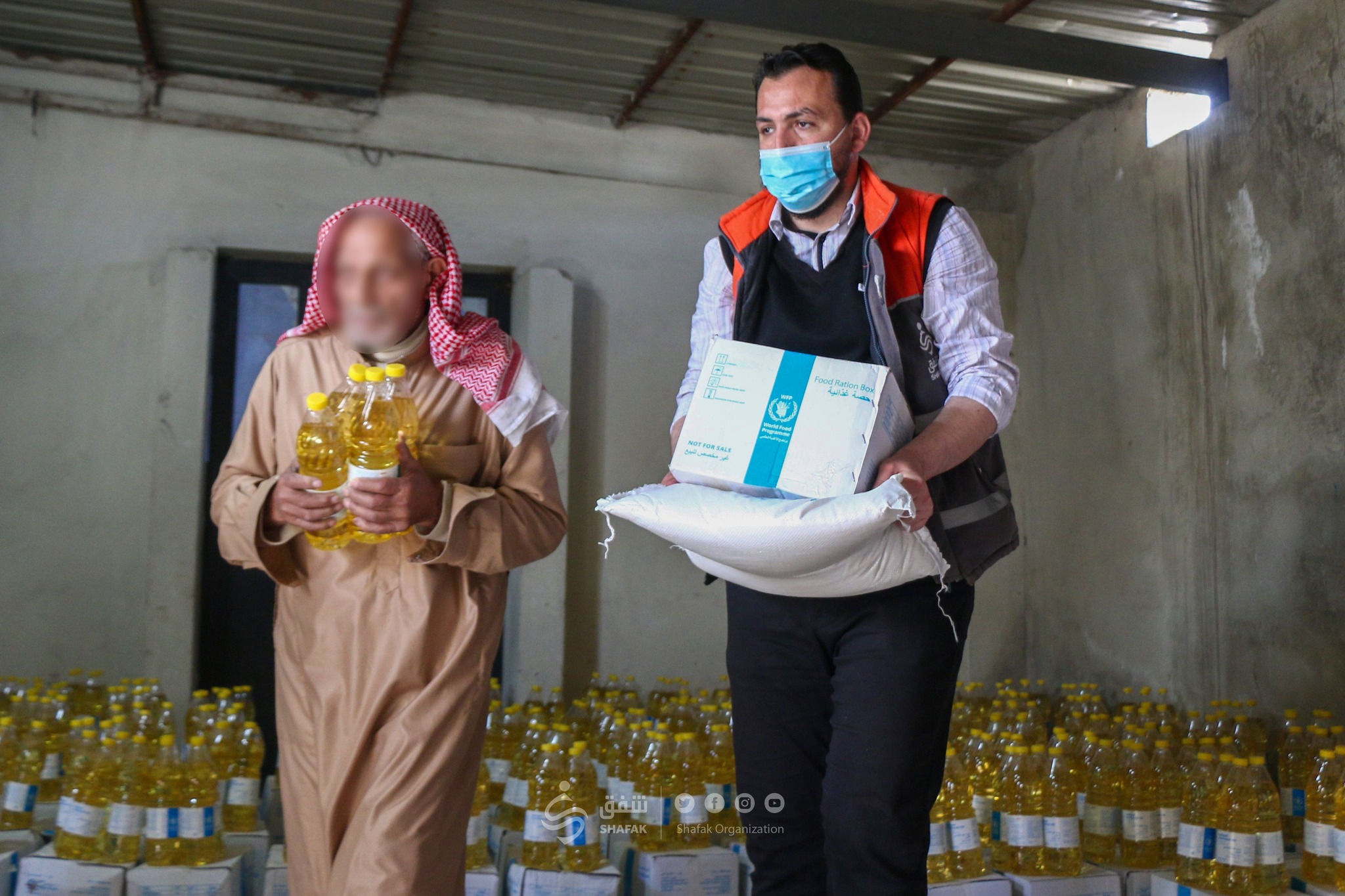 Distribution of food baskets from the World Food Programme through the Shafak organization in northern Syria - June 19, 2023 (Shafak)