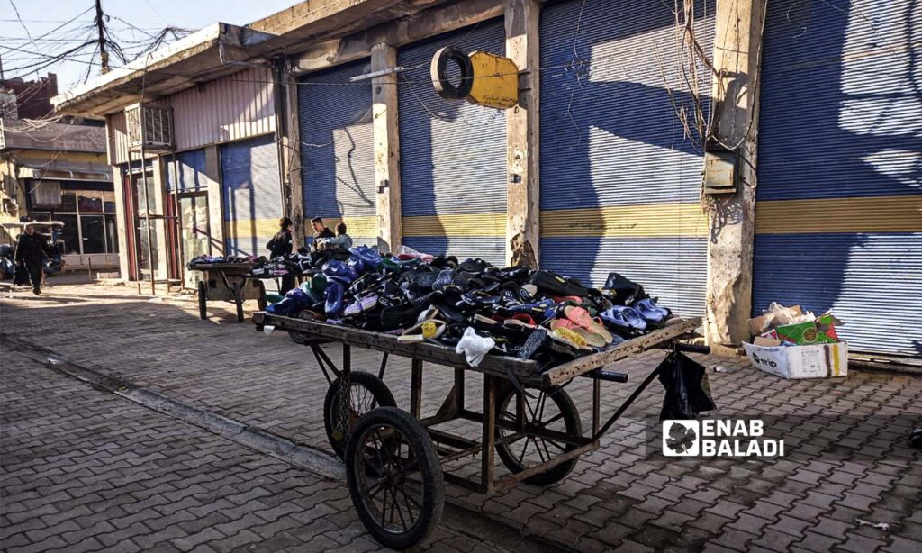 Shoe vending cart in Qamishli city - December 1, 2023 (Enab Baladi/Rita al-Ahmad)