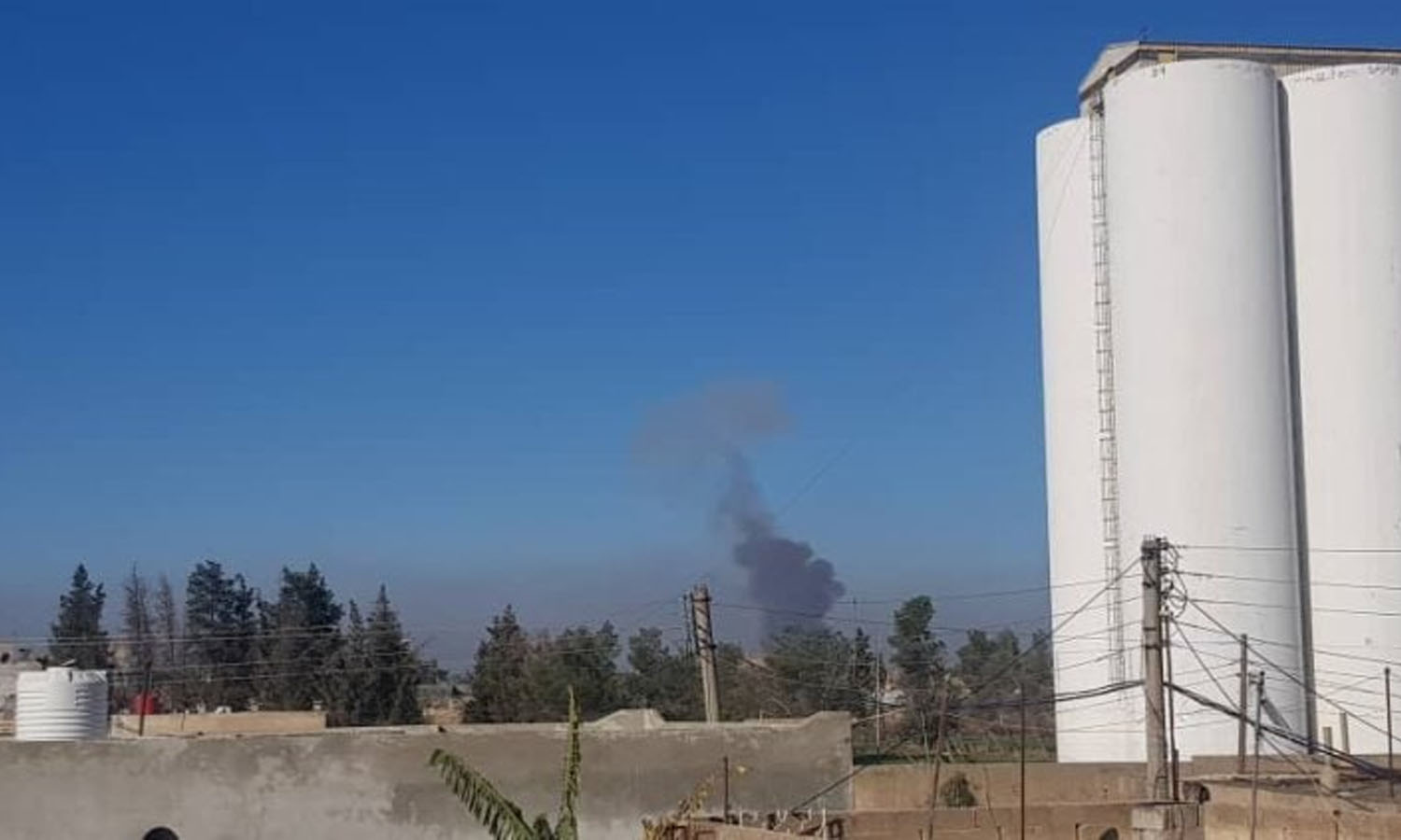 Rising smoke following a Turkish shelling that targeted the city of Qamishli east of al-Hasakah governorate – December 25, 2023 (Hawar news agency)