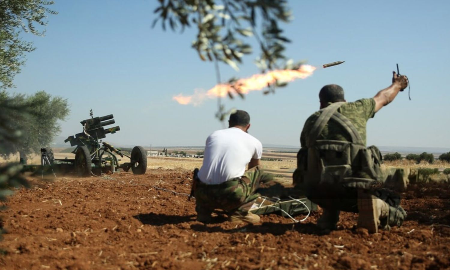 Members of Liwa al-Tawhid during clashes with the Islamic State in Aleppo countryside - August 13, 2015 (Anadolu Agency)